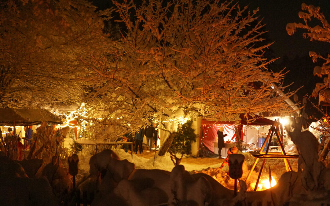 Winterlicher Weihnachtsmarkt im Kinderstadl